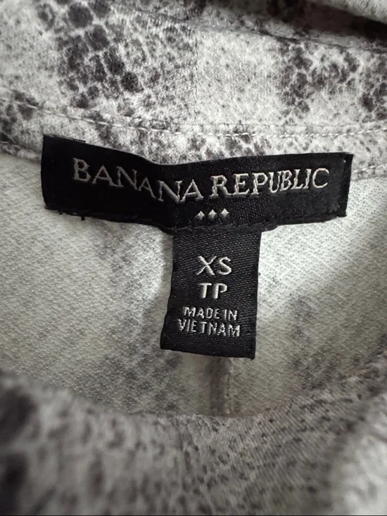 Banana Republic Sleeveless Snake-Print Midi Dress in Gray and Black - Picture 2 of 4